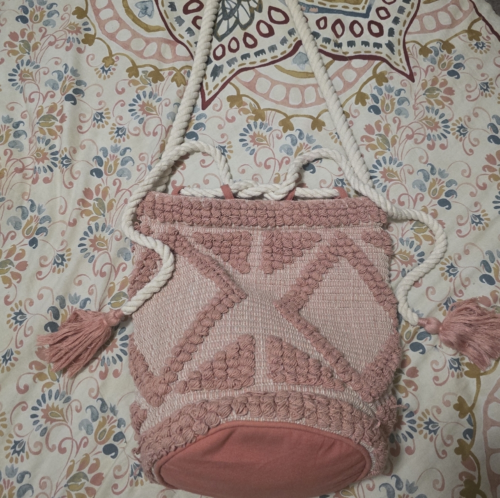 Do Everything in Love Coral Woven Bag